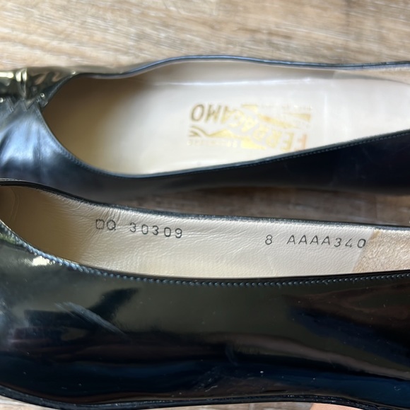 Salvatore Ferragamo low pump heels 2 tone shiny and matte black zig zag - Picture 5 of 7